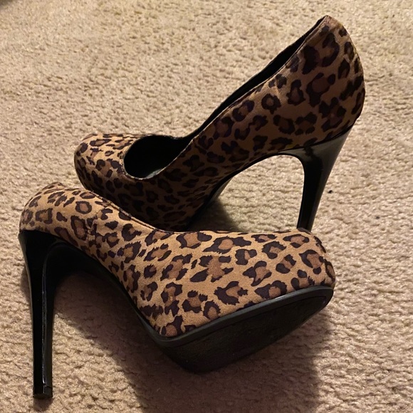Kardashian Kollection Leopard Heel - Picture 2 of 4